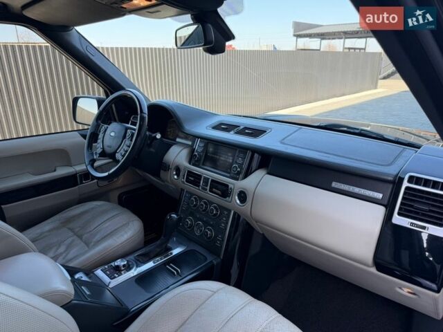 Чорний Ленд Ровер Рендж Ровер, об'ємом двигуна 5 л та пробігом 181 тис. км за 17999 $, фото 19 на Automoto.ua
