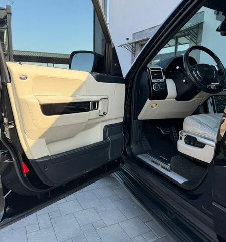 Чорний Ленд Ровер Рендж Ровер, об'ємом двигуна 5 л та пробігом 181 тис. км за 17999 $, фото 34 на Automoto.ua