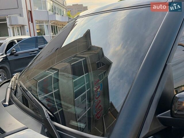 Чорний Ленд Ровер Рендж Ровер, об'ємом двигуна 5 л та пробігом 251 тис. км за 16999 $, фото 25 на Automoto.ua