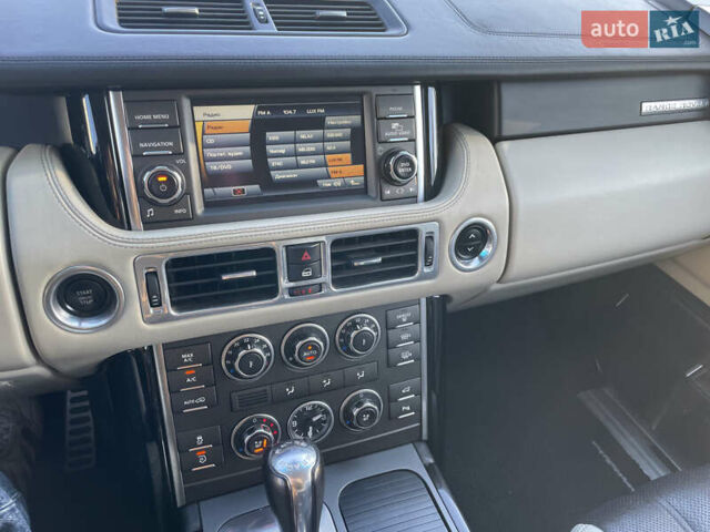 Чорний Ленд Ровер Рендж Ровер, об'ємом двигуна 5 л та пробігом 258 тис. км за 17000 $, фото 16 на Automoto.ua