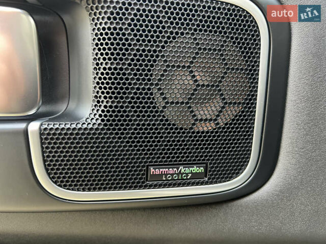 Чорний Ленд Ровер Рендж Ровер, об'ємом двигуна 5 л та пробігом 105 тис. км за 25000 $, фото 6 на Automoto.ua