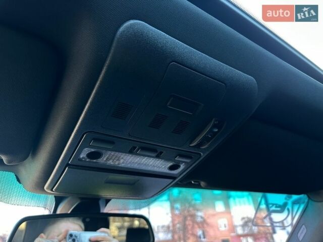 Чорний Ленд Ровер Рендж Ровер, об'ємом двигуна 5 л та пробігом 372 тис. км за 12500 $, фото 49 на Automoto.ua