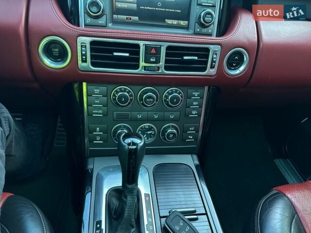 Чорний Ленд Ровер Рендж Ровер, об'ємом двигуна 5 л та пробігом 372 тис. км за 12500 $, фото 47 на Automoto.ua