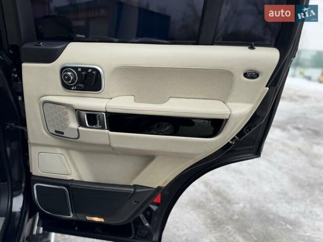 Чорний Ленд Ровер Рендж Ровер, об'ємом двигуна 5 л та пробігом 163 тис. км за 11990 $, фото 31 на Automoto.ua