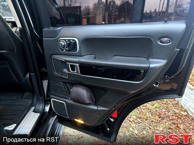 Черный Ленд Ровер Рендж Ровер, объемом двигателя 5 л и пробегом 199 тыс. км за 17000 $, фото 5 на Automoto.ua