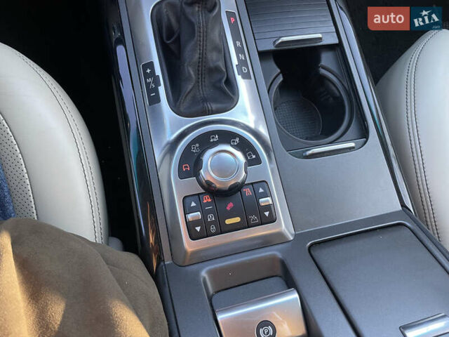 Чорний Ленд Ровер Рендж Ровер, об'ємом двигуна 5 л та пробігом 258 тис. км за 17000 $, фото 17 на Automoto.ua