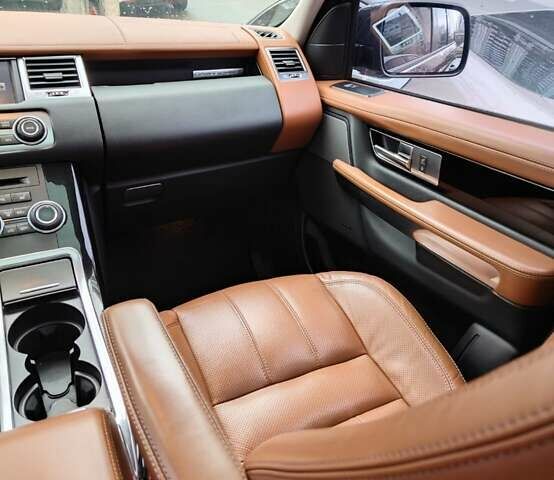 Черный Ленд Ровер Рендж Ровер, объемом двигателя 5 л и пробегом 210 тыс. км за 17000 $, фото 10 на Automoto.ua