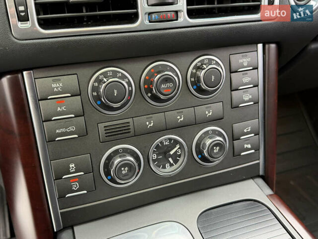 Черный Ленд Ровер Рендж Ровер, объемом двигателя 4.4 л и пробегом 272 тыс. км за 17900 $, фото 13 на Automoto.ua