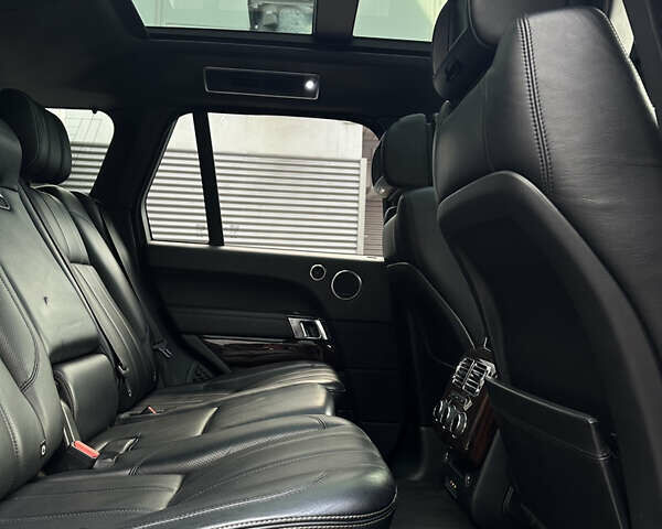 Черный Ленд Ровер Рендж Ровер, объемом двигателя 4.4 л и пробегом 218 тыс. км за 36000 $, фото 57 на Automoto.ua