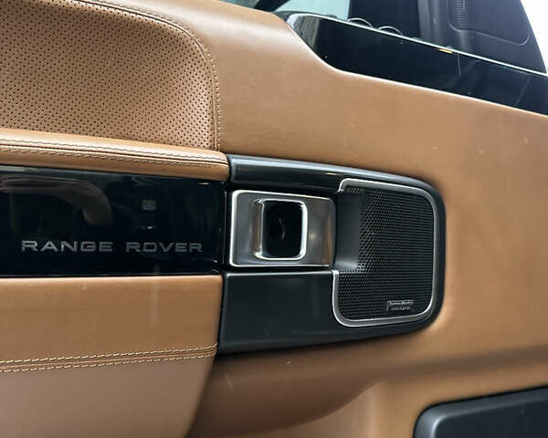 Черный Ленд Ровер Рендж Ровер, объемом двигателя 5 л и пробегом 180 тыс. км за 16000 $, фото 13 на Automoto.ua