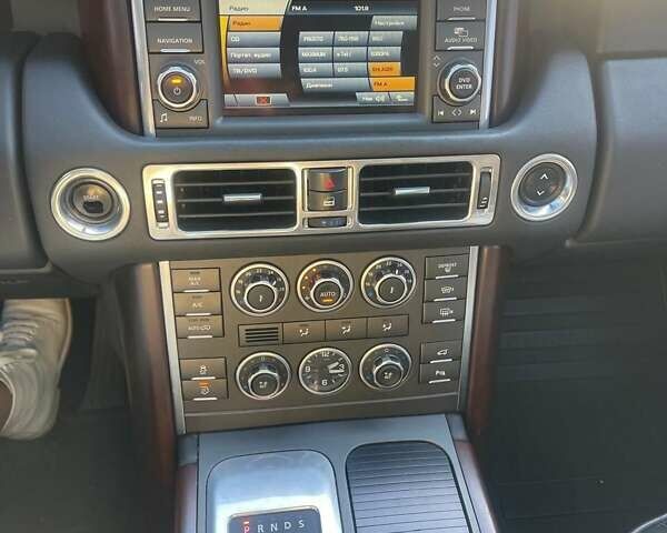 Чорний Ленд Ровер Рендж Ровер, об'ємом двигуна 4.37 л та пробігом 184 тис. км за 21000 $, фото 6 на Automoto.ua