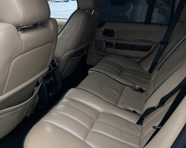 Чорний Ленд Ровер Рендж Ровер, об'ємом двигуна 4.4 л та пробігом 300 тис. км за 16700 $, фото 16 на Automoto.ua