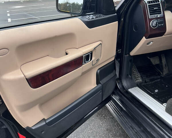 Чорний Ленд Ровер Рендж Ровер, об'ємом двигуна 4.4 л та пробігом 300 тис. км за 16700 $, фото 13 на Automoto.ua