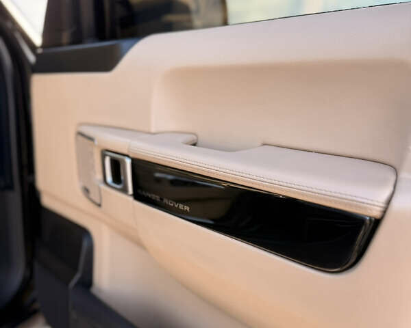 Чорний Ленд Ровер Рендж Ровер, об'ємом двигуна 5 л та пробігом 177 тис. км за 22500 $, фото 13 на Automoto.ua