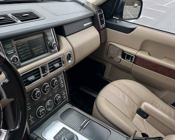 Чорний Ленд Ровер Рендж Ровер, об'ємом двигуна 4.4 л та пробігом 300 тис. км за 16700 $, фото 11 на Automoto.ua