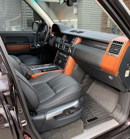 Чорний Ленд Ровер Рендж Ровер, об'ємом двигуна 4.4 л та пробігом 235 тис. км за 32700 $, фото 10 на Automoto.ua