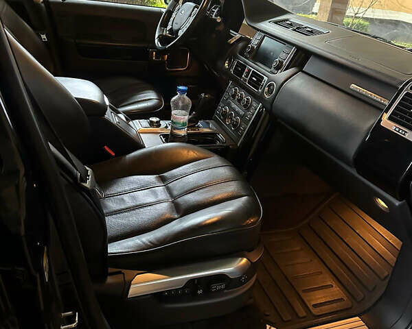 Черный Ленд Ровер Рендж Ровер, объемом двигателя 5 л и пробегом 237 тыс. км за 17700 $, фото 1 на Automoto.ua