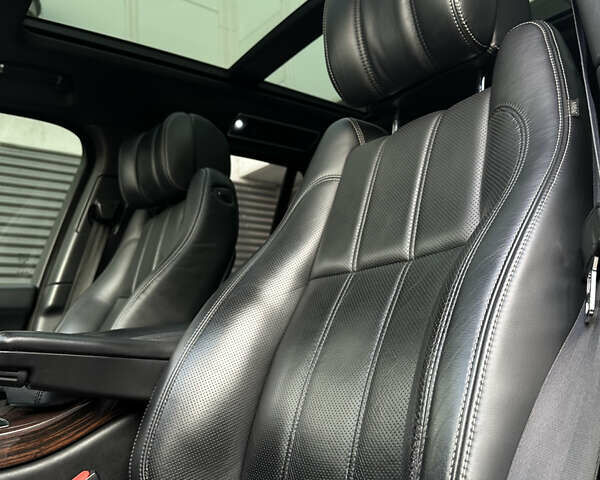 Черный Ленд Ровер Рендж Ровер, объемом двигателя 4.4 л и пробегом 218 тыс. км за 36000 $, фото 49 на Automoto.ua