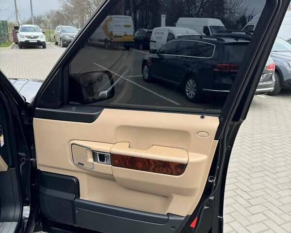 Чорний Ленд Ровер Рендж Ровер, об'ємом двигуна 4.37 л та пробігом 235 тис. км за 19500 $, фото 17 на Automoto.ua
