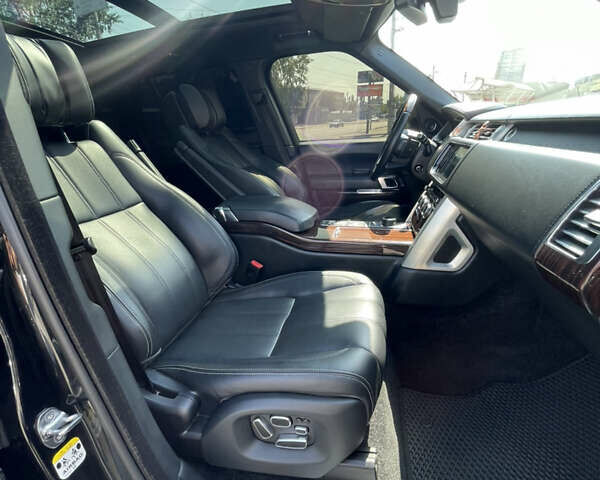 Черный Ленд Ровер Рендж Ровер, объемом двигателя 5 л и пробегом 200 тыс. км за 31000 $, фото 30 на Automoto.ua