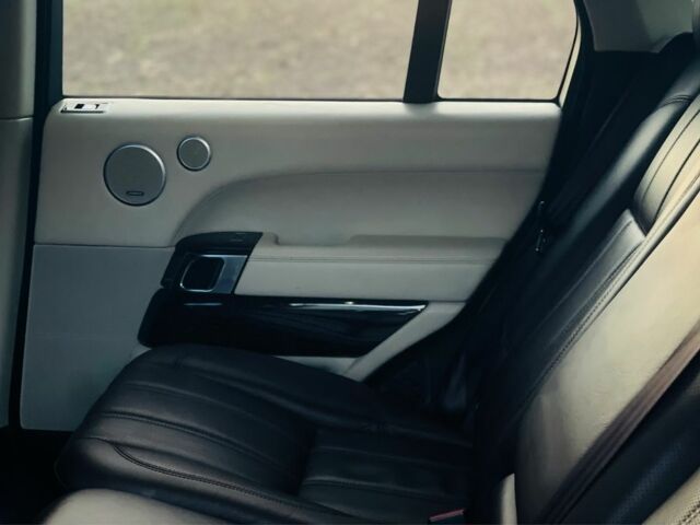 Чорний Ленд Ровер Рендж Ровер, об'ємом двигуна 5 л та пробігом 250 тис. км за 28500 $, фото 4 на Automoto.ua