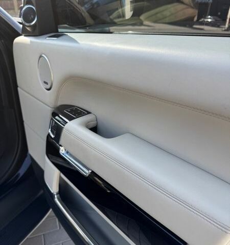 Чорний Ленд Ровер Рендж Ровер, об'ємом двигуна 5 л та пробігом 206 тис. км за 27900 $, фото 19 на Automoto.ua