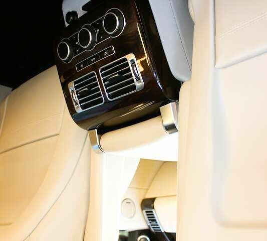 Черный Ленд Ровер Рендж Ровер, объемом двигателя 4.37 л и пробегом 141 тыс. км за 51000 $, фото 6 на Automoto.ua