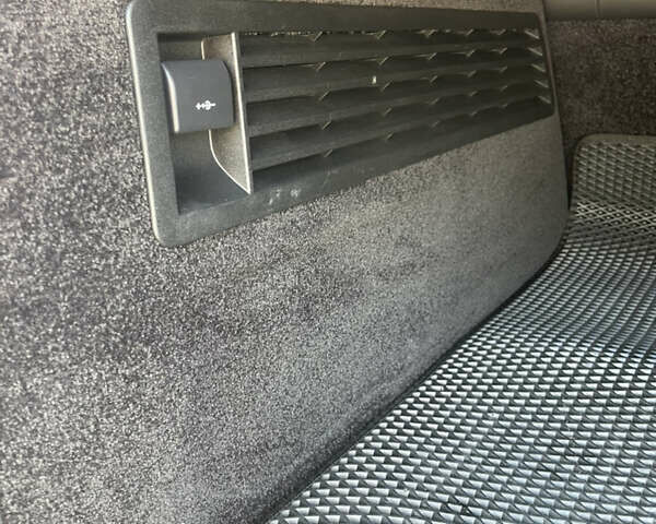 Черный Ленд Ровер Рендж Ровер, объемом двигателя 5 л и пробегом 200 тыс. км за 31000 $, фото 6 на Automoto.ua