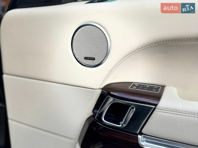 Чорний Ленд Ровер Рендж Ровер, об'ємом двигуна 5 л та пробігом 292 тис. км за 23500 $, фото 10 на Automoto.ua