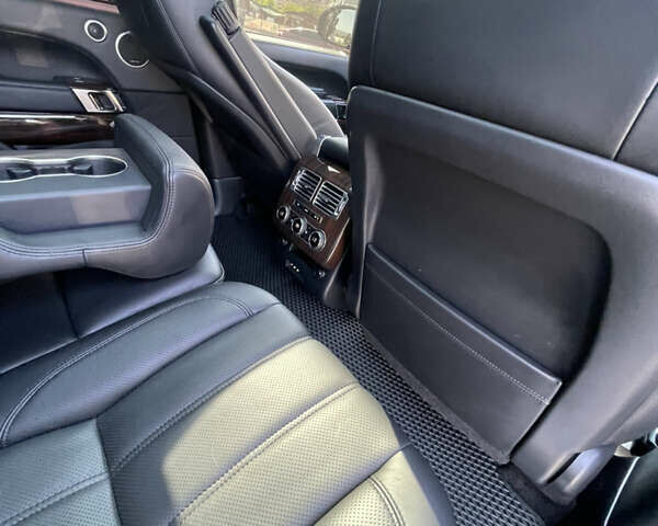 Черный Ленд Ровер Рендж Ровер, объемом двигателя 5 л и пробегом 200 тыс. км за 31000 $, фото 29 на Automoto.ua