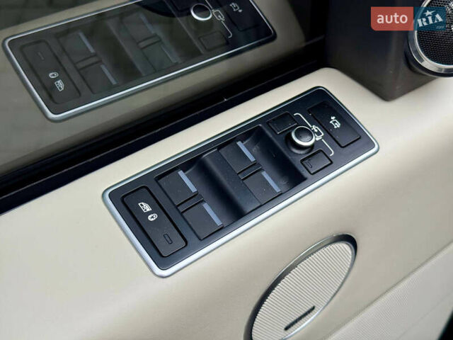 Чорний Ленд Ровер Рендж Ровер, об'ємом двигуна 4.4 л та пробігом 240 тис. км за 29500 $, фото 29 на Automoto.ua