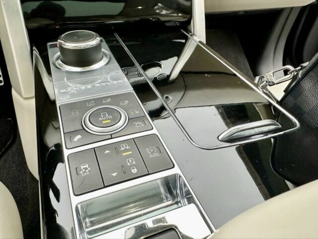 Черный Ленд Ровер Рендж Ровер, объемом двигателя 5 л и пробегом 98 тыс. км за 35000 $, фото 4 на Automoto.ua