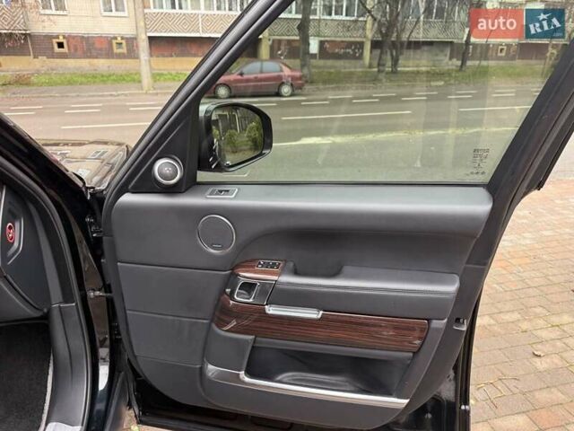 Чорний Ленд Ровер Рендж Ровер, об'ємом двигуна 5 л та пробігом 175 тис. км за 26950 $, фото 44 на Automoto.ua