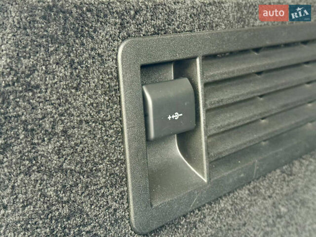 Чорний Ленд Ровер Рендж Ровер, об'ємом двигуна 4.4 л та пробігом 240 тис. км за 29500 $, фото 49 на Automoto.ua