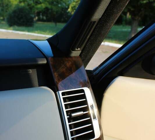 Черный Ленд Ровер Рендж Ровер, объемом двигателя 4.37 л и пробегом 141 тыс. км за 51000 $, фото 27 на Automoto.ua