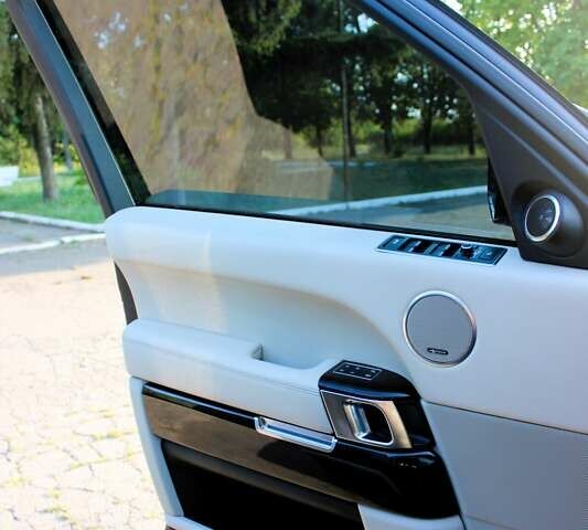 Черный Ленд Ровер Рендж Ровер, объемом двигателя 4.37 л и пробегом 141 тыс. км за 51000 $, фото 8 на Automoto.ua