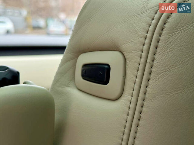 Чорний Ленд Ровер Рендж Ровер, об'ємом двигуна 4.4 л та пробігом 240 тис. км за 29500 $, фото 45 на Automoto.ua