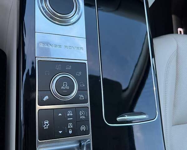 Чорний Ленд Ровер Рендж Ровер, об'ємом двигуна 5 л та пробігом 248 тис. км за 35000 $, фото 37 на Automoto.ua