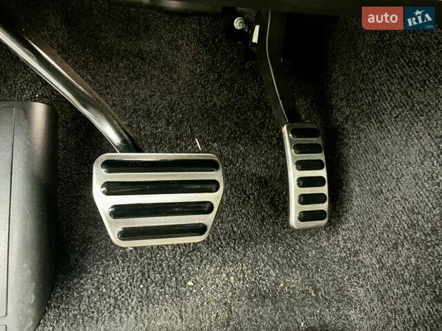 Чорний Ленд Ровер Рендж Ровер, об'ємом двигуна 5 л та пробігом 93 тис. км за 40000 $, фото 24 на Automoto.ua