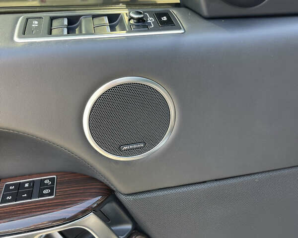 Черный Ленд Ровер Рендж Ровер, объемом двигателя 5 л и пробегом 200 тыс. км за 31000 $, фото 12 на Automoto.ua