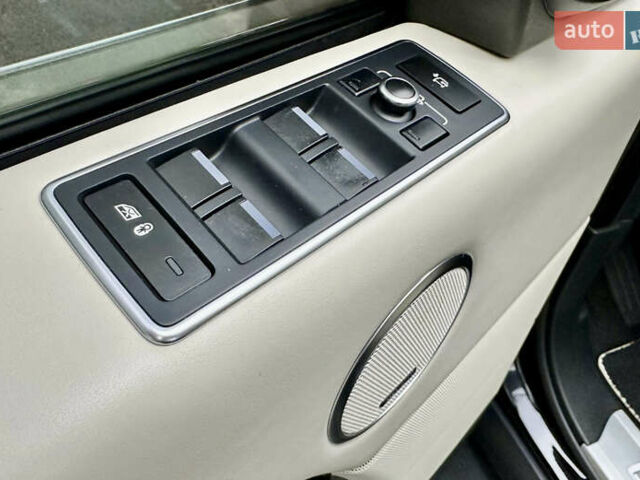 Чорний Ленд Ровер Рендж Ровер, об'ємом двигуна 5 л та пробігом 93 тис. км за 40000 $, фото 66 на Automoto.ua