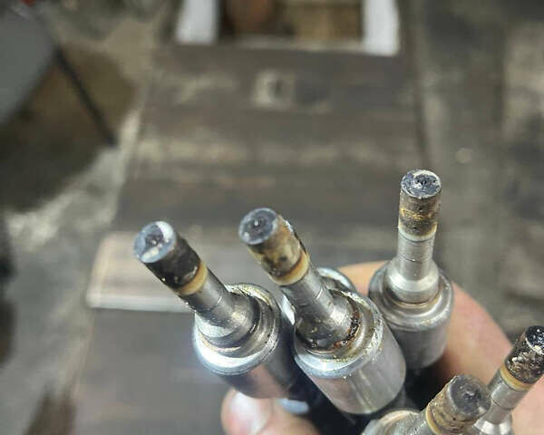 Чорний Ленд Ровер Рендж Ровер, об'ємом двигуна 2.99 л та пробігом 181 тис. км за 32000 $, фото 27 на Automoto.ua