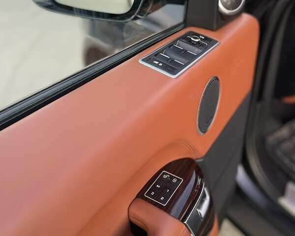 Чорний Ленд Ровер Рендж Ровер, об'ємом двигуна 5 л та пробігом 125 тис. км за 41000 $, фото 36 на Automoto.ua