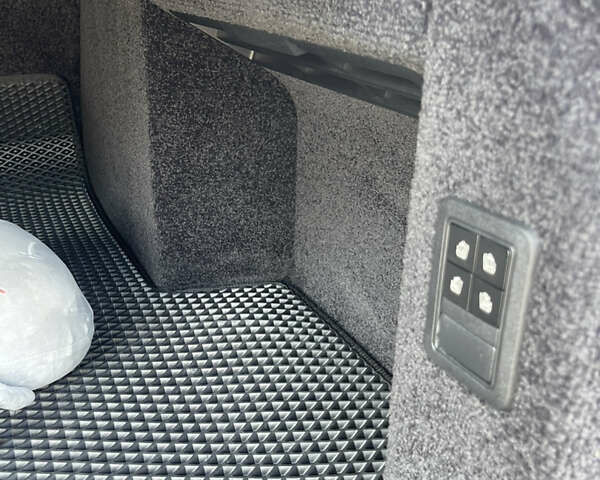 Черный Ленд Ровер Рендж Ровер, объемом двигателя 5 л и пробегом 200 тыс. км за 31000 $, фото 1 на Automoto.ua