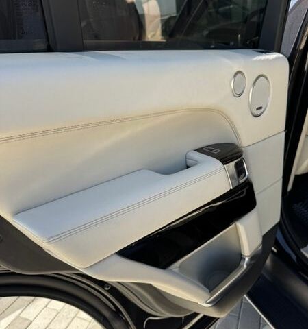 Чорний Ленд Ровер Рендж Ровер, об'ємом двигуна 5 л та пробігом 206 тис. км за 27900 $, фото 22 на Automoto.ua