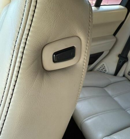 Чорний Ленд Ровер Рендж Ровер, об'ємом двигуна 5 л та пробігом 208 тис. км за 28000 $, фото 18 на Automoto.ua