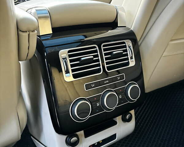 Чорний Ленд Ровер Рендж Ровер, об'ємом двигуна 5 л та пробігом 206 тис. км за 27800 $, фото 20 на Automoto.ua