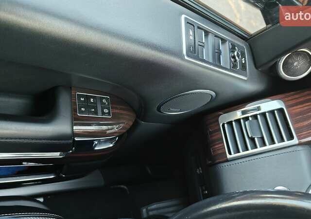 Черный Ленд Ровер Рендж Ровер, объемом двигателя 5 л и пробегом 137 тыс. км за 32000 $, фото 21 на Automoto.ua