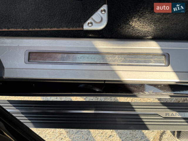 Черный Ленд Ровер Рендж Ровер, объемом двигателя 4.37 л и пробегом 202 тыс. км за 61499 $, фото 43 на Automoto.ua