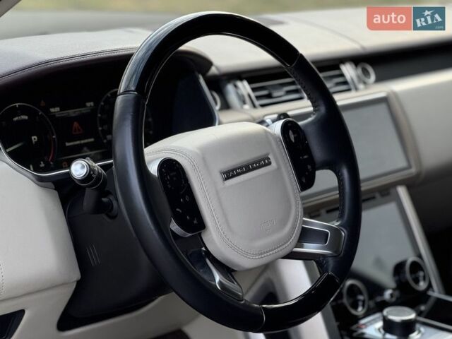 Чорний Ленд Ровер Рендж Ровер, об'ємом двигуна 4.4 л та пробігом 221 тис. км за 28800 $, фото 10 на Automoto.ua